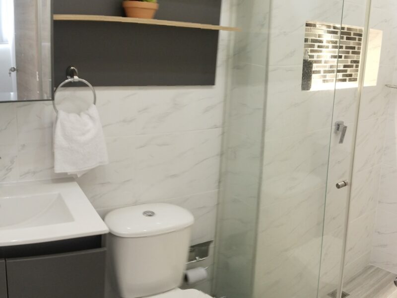 Elegante Apto al Norte, en conjunto, A/C y Piscina. T12-10
