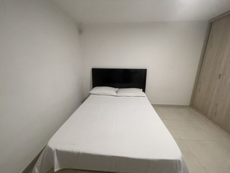 Lujoso y tranquilo apto al Oriente con aire piso 1 en casa