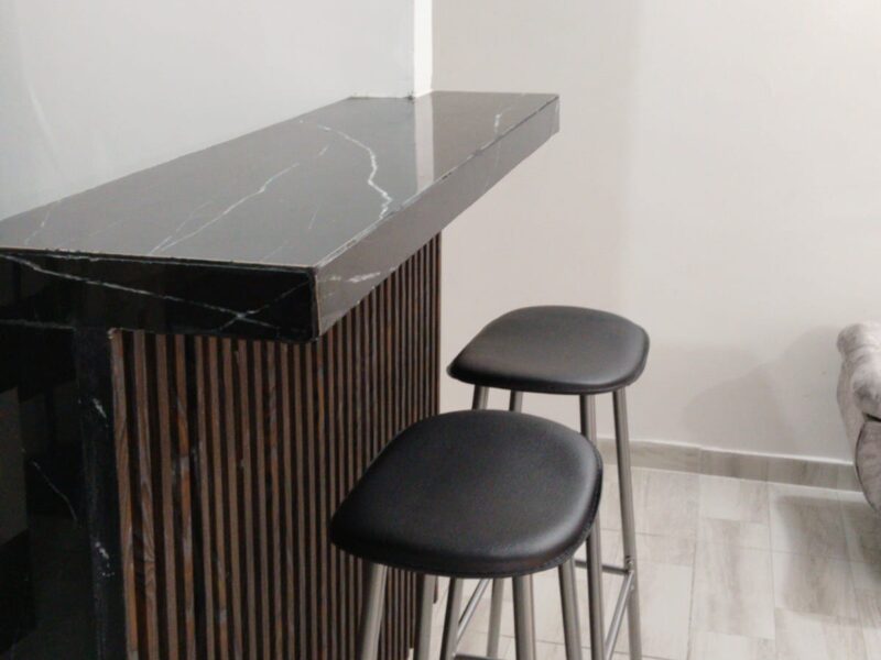 Apartamento con aire, piscina y parqueadero . T25