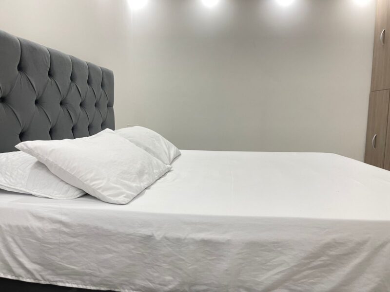 Elegante apto con Aire en la sala y piscina. T18