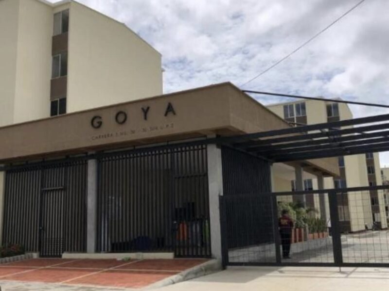 Elegante apto con Aire en la sala y piscina. T18